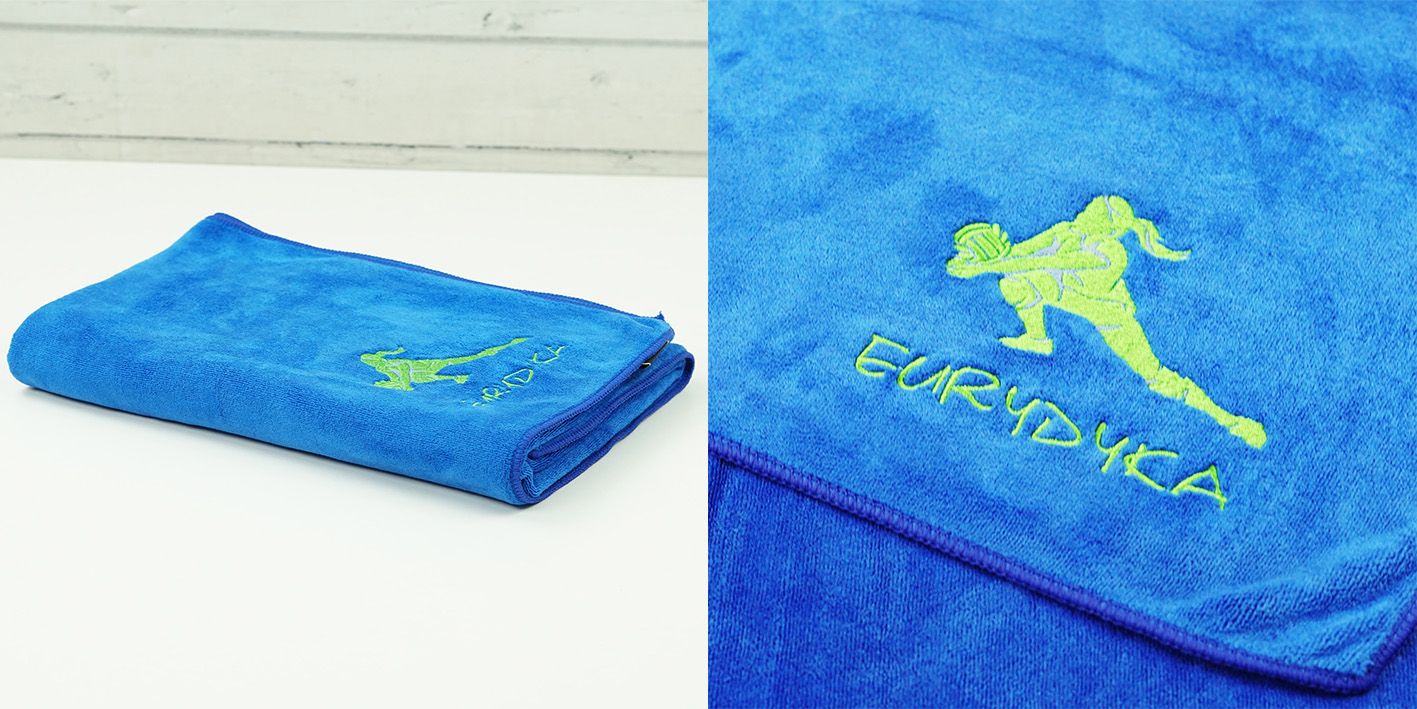 Ręcznik szybkoschnący frotte z personalizowanym haftem siatkarka